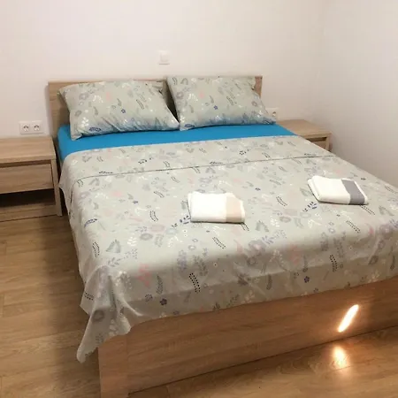 Aparthaus Mit Swimmingpool Und Wunderschoenen Panoramablick アパート ノヴィ・ヴィノドロスキー